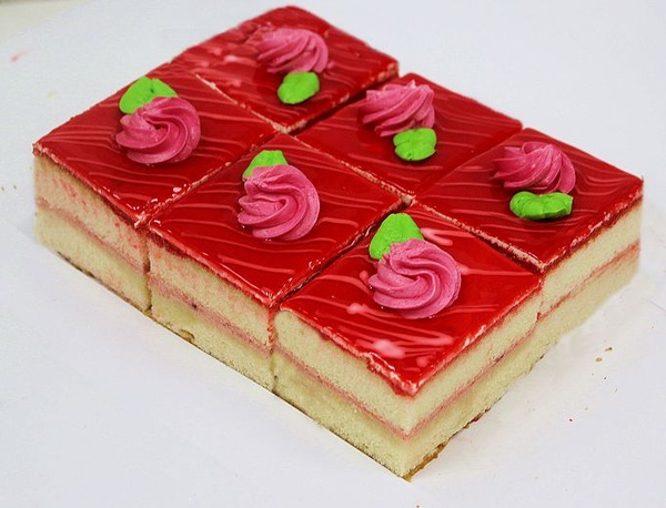 Клубничка пирожн.100г Хэлла